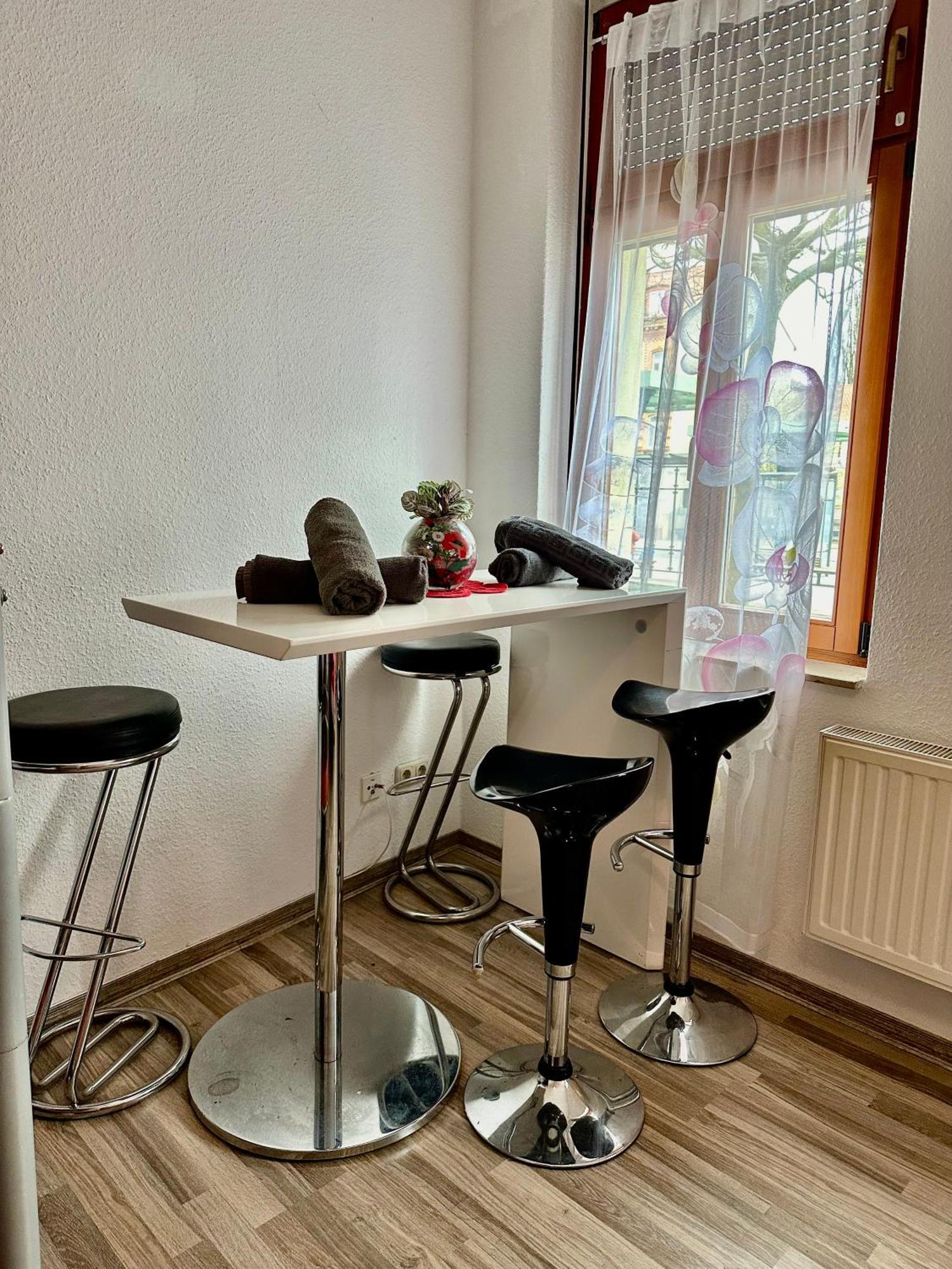 Ferienzimmer Healing Und Montuerwohnung Weißenfels Esterno foto